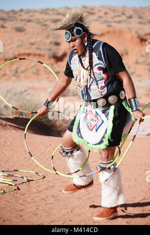 Ein Navajo Native American Man die traditionellen Tanz Stockfoto