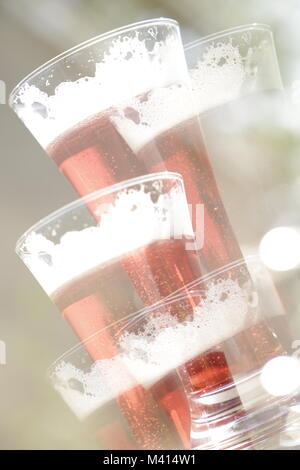 Ein Glas rose Bier in Double Exposure Stockfoto