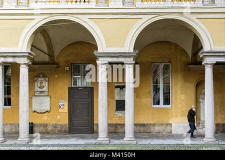 Bögen an der Universität von Pavia in der Lombardei in Norditalien. Stockfoto