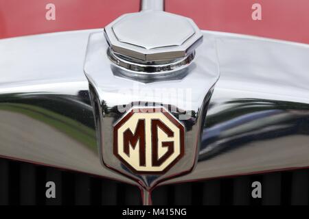 Dax, Frankreich - Juni 4, 2017: MG Logo auf einem Auto. MG ist ein Englischer Automobile der Marke, die von der jetzt verstorbene MG Car Company Limited Stockfoto