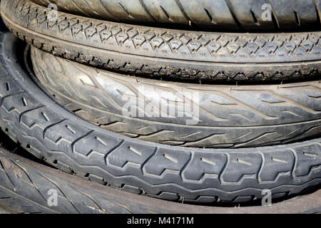 Wiederverwendung und Recycling von alten Motorrad Rad Reifen Stockfoto
