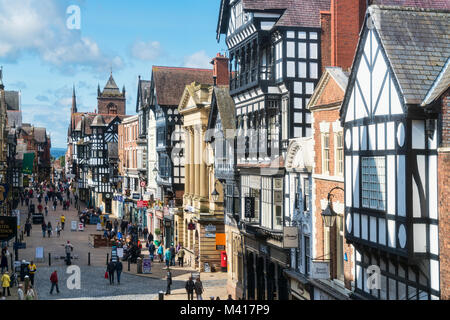 Das Stadtzentrum von Chester von Wänden, Zeilen Arcade, England, Großbritannien Stockfoto