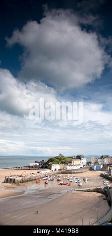 Hütte Hafen bei Ebbe, ein Portrait Panoramablick Stockfoto