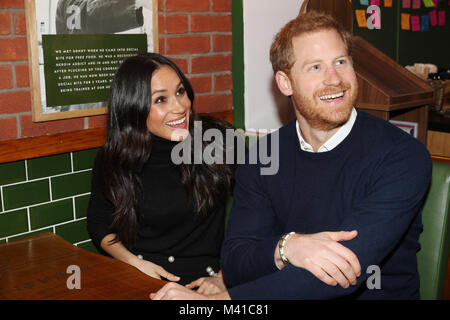 Prinz Harry und Meghan Markle bei einem Besuch in Sozialen Happen in Edinburgh, bei ihrem Besuch in Schottland. Stockfoto