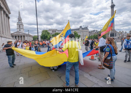 Die ecuadorianer beginnen einen Protest auf dem Trafalgar Square Präsident Correa's 'Bürger Revolution' gegen Proteste und coup Bedrohungen zu unterstützen. Stockfoto