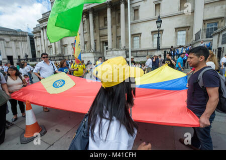 Die ecuadorianer Protest in Trafalgar Square Präsident Correa's 'Bürger Revolution' gegen Proteste und coup Bedrohungen zu unterstützen. Stockfoto