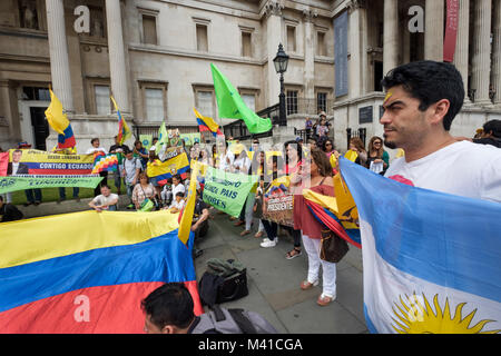 Die ecuadorianer Protest auf dem Trafalgar Square in der Unterstützung von Präsident Correa's 'Bürger Revolution' gegen Proteste und coup Bedrohungen. Stockfoto