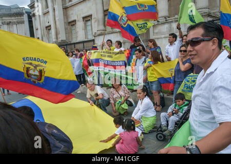 Die ecuadorianer Protest auf dem Trafalgar Square in der Unterstützung von Präsident Correa's 'Bürger Revolution' gegen Proteste und coup Bedrohungen. Stockfoto
