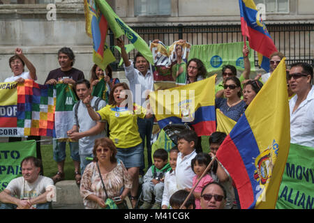Die ecuadorianer Protest auf dem Trafalgar Square in der Unterstützung von Präsident Correa's 'Bürger Revolution' gegen Proteste und coup Bedrohungen. Stockfoto