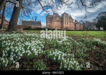 Kiplin Hall ist eine Jakobinische historisches Haus an Kiplin in North Yorkshire, England. Schneeglöckchen Stockfoto