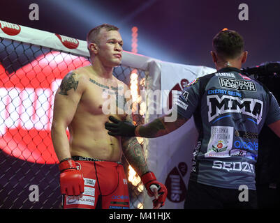 Warschau, Polen - 25. MÄRZ 2017: PLMMA Mixed Martial Arts Nacht in einem Käfig o/p Kämpfer im Octagon Kampf Stockfoto