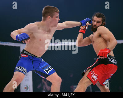 Warschau, Polen - 25. MÄRZ 2017: PLMMA Mixed Martial Arts Nacht in einem Käfig o/p Kämpfer im Octagon Kampf Stockfoto