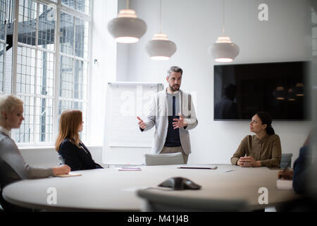 Männliche Business Executive eine Präsentation Stockfoto
