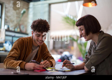 Zwei Unternehmer in einem business Meeting Stockfoto