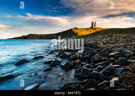 Ein Foto von Dunstanburgh Castle in Northumberland. Stockfoto