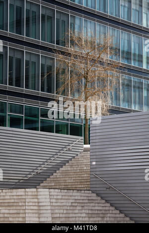 Europa, Deutschland, Nordrhein-Westfalen, Köln, Treppe am Kennedy Platz auf der Lanxess Turm im Stadtteil Deutz. Europa, Deutschland, Nordr Stockfoto