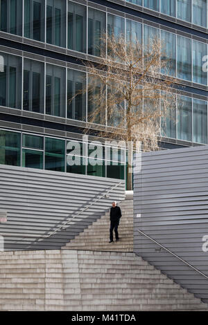 Europa, Deutschland, Nordrhein-Westfalen, Köln, Treppe am Kennedy Platz auf der Lanxess Turm im Stadtteil Deutz. Europa, Deutschland, Nordr Stockfoto