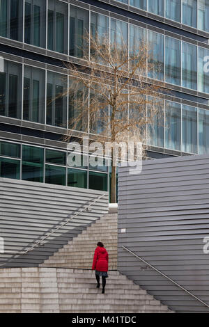 Europa, Deutschland, Nordrhein-Westfalen, Köln, Treppe am Kennedy Platz auf der Lanxess Turm im Stadtteil Deutz. Europa, Deutschland, Nordr Stockfoto