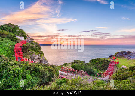 Motonosumi Inari-Schrein in der Präfektur Yamaguchi, Japan. (Schild "Motonosumi Inari Schrein") Stockfoto