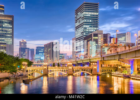Osaka, Japan downtown Stadtbild auf dem Fluss. Stockfoto