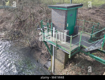 Fluß-Management Station, Fluss Stour, Stourton, South Staffordshire, England, UK im Februar Stockfoto