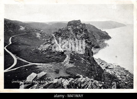 Das Tal der Felsen und Castle Rock in der nähe von Lynton, N. in Devon, England, UK. Alte Postkarte, ca. 1920er-Jahre. Stockfoto