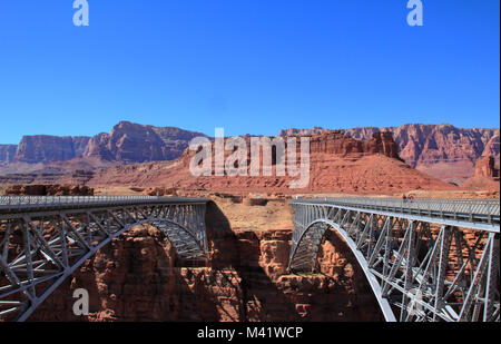 Historische Navajo Stahlbrücken über Colorado River überspannt Marmor Grand Canyon Stockfoto