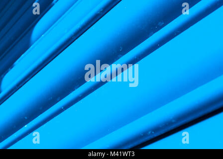 Ein abstraktes Bild von Blue shop Schalung in Lancashire, England. 26. Februar 2011 Stockfoto