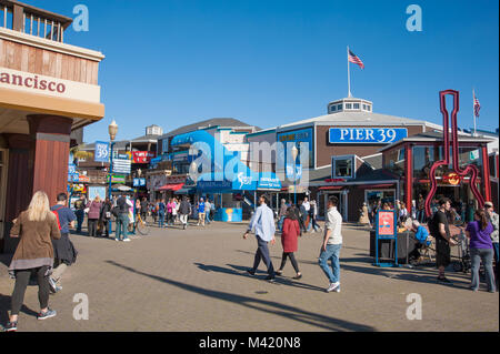 San Francisco, CA - 03 Februar: San Franciscos berühmten Pier 39 Stockfoto