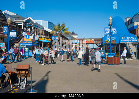 San Francisco, CA - 03 Februar: San Franciscos berühmten Pier 39 Stockfoto