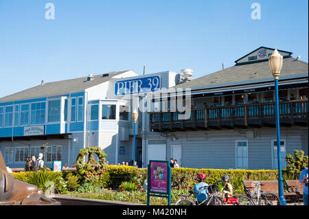 San Francisco, CA - 03 Februar: San Franciscos berühmten Pier 39 Stockfoto
