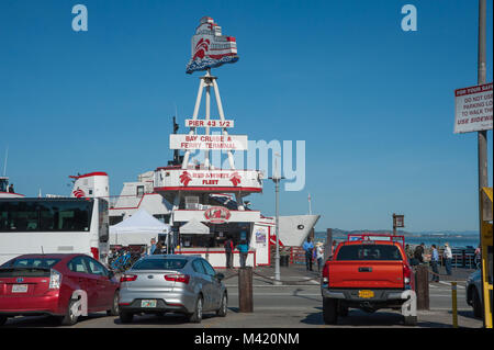 San Francisco, CA - 03 Februar: Rote und Weiße Flotte Cruise und Ferry Terminal in San Francisco Fisherman's Wharf District Stockfoto