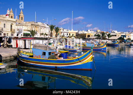 Fischerboote im Hafen von Marsaxlokk, Malta, Europa Stockfoto