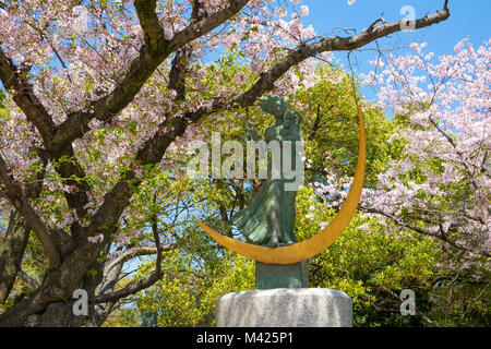 Statue von einem Gebet für den Frieden in der Peace Memorial Park, Hiroshima, Japan Stockfoto