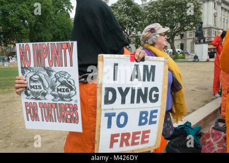 Speichern Shaker Aamer Kampagne hielt seine regelmäßige wöchentliche Mahnwache in Parliament Square auf den Haushalt Tag, fordert die sofortige Freilassung und Rückkehr nach Großbritannien der Londoner Shaker Aamer. Stockfoto