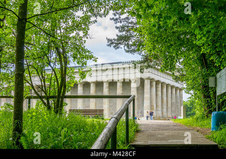 Ruhmeshalle Walhalla in Donaustauf an der Donau in der Nähe von Regensburg, Bayern, Deutschland, Blick von Nordosten. Stockfoto