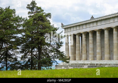 Ruhmeshalle Walhalla in Donaustauf an der Donau in der Nähe von Regensburg, Bayern, Deutschland, Blick von Nordosten. Stockfoto