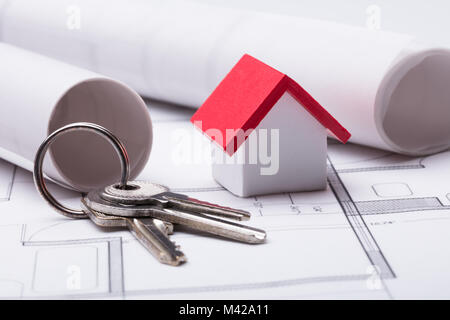 In der Nähe von Haus Modell und Tasten auf Blueprint Stockfoto