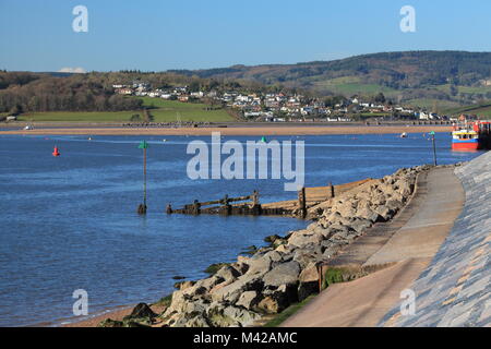 Blick von Exmouth Strand über Exe Estuary zu Cockwood, Devon, England, Großbritannien Stockfoto