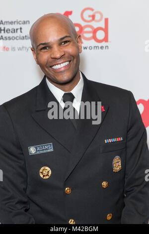 New York, NY - Februar 8, 2018: US Surgeon General Dr. Jerome Adams besucht Show für rotes Kleid 2018 Collection Fashion Show im Hammerstein Ballroom Stockfoto