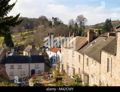 Blick hinunter Cornforth Hügel in Richtung Culloden Turm, Richmond, North Yorkshire, England, Großbritannien Stockfoto