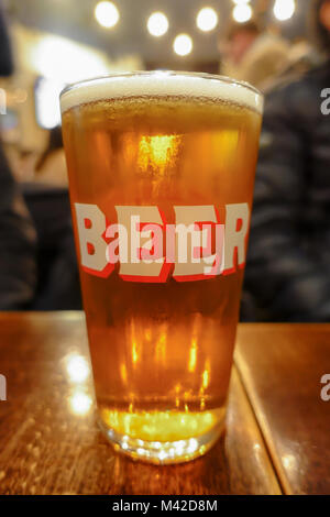 Nahaufnahme der ein Pint Bier Stockfoto