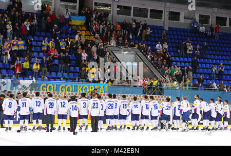 Kiew, Ukraine - 28. APRIL 2017: Team von Südkorea, Silbermedaillengewinner der IIHF 2017 Eishockey WM Div 1 A, danke Fans für die Unterstützung aft Stockfoto