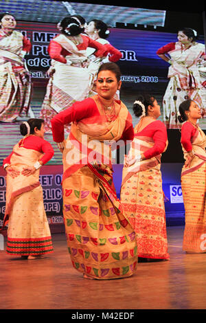 Guwahati, Indien. 13 Feb, 2018. Snapshot der kulturellen Programme in 28 nationalen Übereinkommen über Frauen Führung, durch das Forum der Frauen im öffentlichen Sektor organisiert (WIPS). Quelle: David Talukdar/Pacific Press/Alamy leben Nachrichten Stockfoto