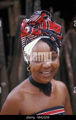 Südafrika. In der Nähe von Pretoria. Frau der Xhosa Stammes. Stockfoto