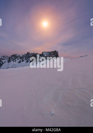 Lastoi de Formin, Giau, Dolomiten, Venetien, Italien. Mondaufgang am Giau Pass Stockfoto