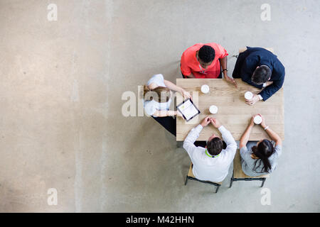 Overhead shot von der Präsentation in der Konferenz Stockfoto