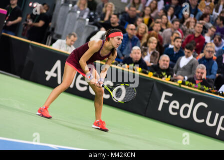 CLUJ Napoca, Rumänien - 10. FEBRUAR 2018: Rumänische Tennisspieler Sorana Cirstea Tennis spielen gegen Carol Zhao während einer Fed Cup Match zwischen Römischen Stockfoto