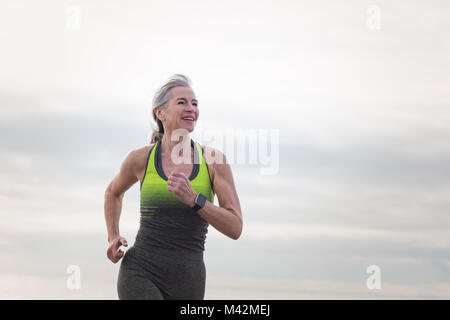 Aktive ältere Frau laufen Stockfoto