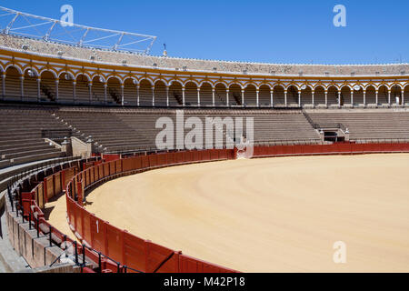 Sevilla, Andalusien, Spanien. Die Stierkampfarena der Stadt ist der älteste in ganz Spanien und ist der Ort, wo Sie eine jährliche Feria de Abril, a b durchgeführt Stockfoto